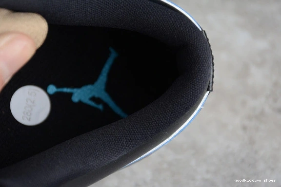 DC0774-041 University (W) Jordan Low  Blue Black 1 DC0774-041 White 0408